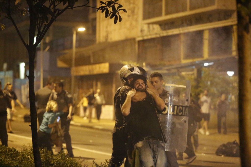 A violência foi uma característica da repressão da policia paulistana, na noite de quarta-feira (11/05), à manifestação contra o impeachment.