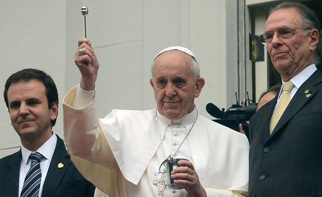 Paes e Nuzman bajularam o Papa em julho de 2013, mas não ouve seus ensinamentos (Foto divulgação)