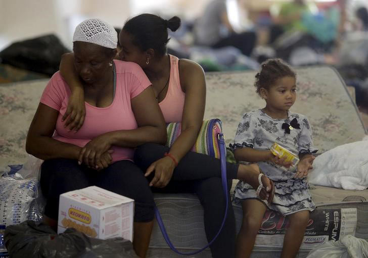A solidariedade ainda existe e alimenta a esperança - Foto - Ricardo Moraes/06.11.2015/Reuters - reprodução do Balaio do KOstcho