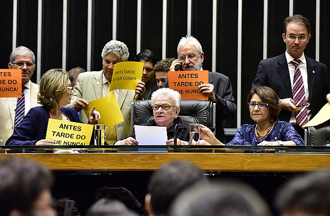 Plenário da Câmara diante do afastamento de Cunha. Foto Zeca Ribeiro / Câmara dos Deputados