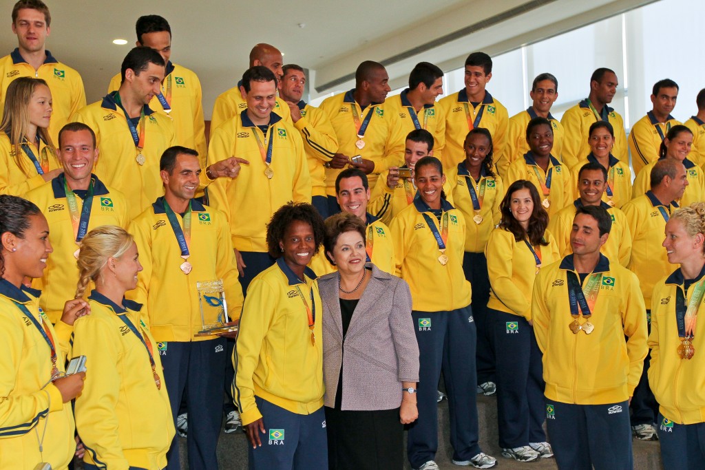 Em 29 de julho de 2011, a presidente Dilma Rousseff recebeu os atletas militares medalhistas nos 5º Jogos Olímpicos Militares, realizado no Brasil. Foto: Roberto Stuckert Filho/PR